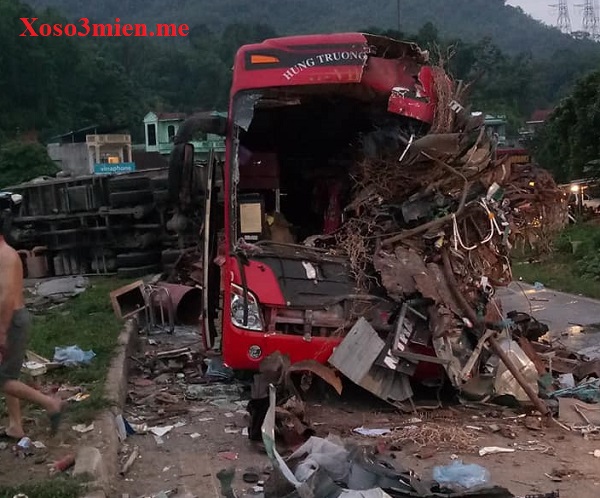 Đồng Bảng, Hòa Bình xe tải đâm nát xe khách 4 người chết, 30 người bị thương