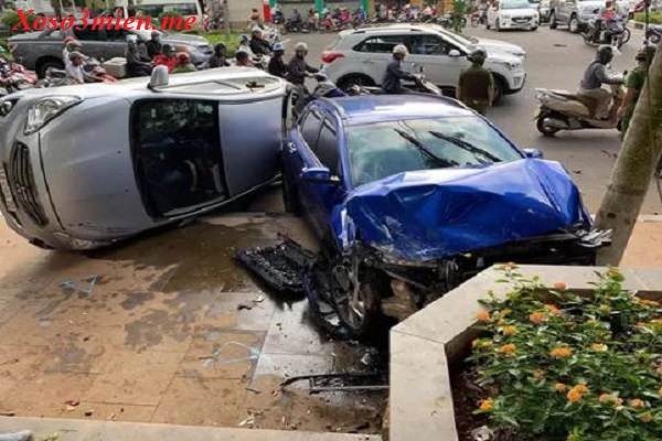 Xe điên gây tai nạn liên hoàn, đâm hàng loạt xe máy, ô tô tại Gia Lai