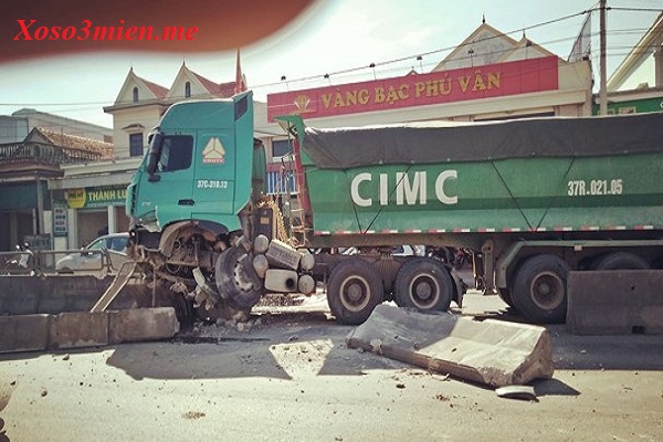 Tai nạn liên hoàn giữa các xe tại Nghệ An