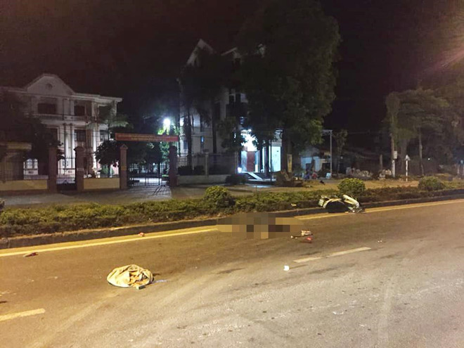  Ô tô va chạm với xe máy làm 2 thanh niên tử vong tại chỗ