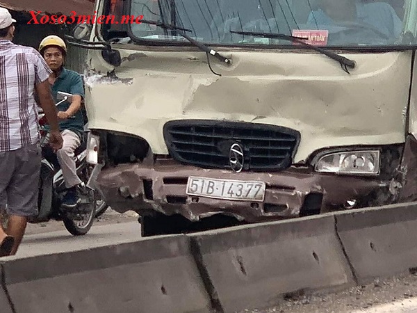 Xe khách 29 chỗ mất phanh, không kiểm soát được tốc độ gây tai nạn liên hoàn