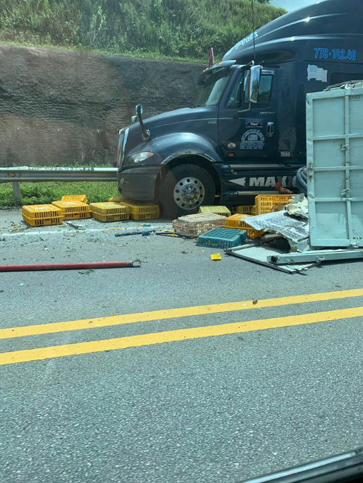 Xe khách vượt ẩu gây tai nạn liên hoàn trên cao tốc Nội Bài - Lào Cai