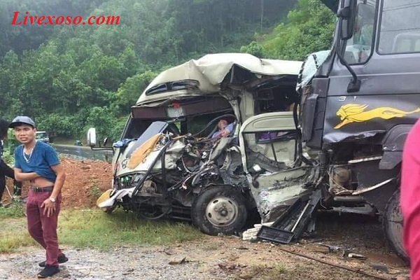 Xe khách đấu đầu xe tải 6 người bị thương rất nặng