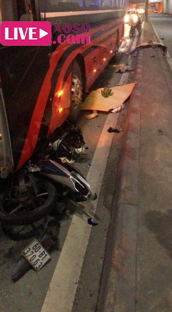 Chạy xe máy vào hầm chui, 2 thanh niên bị xe khách cán tử vong 