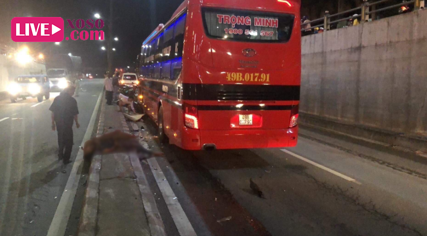 Chạy xe máy vào hầm chui, 2 thanh niên bị xe khách cán tử vong 