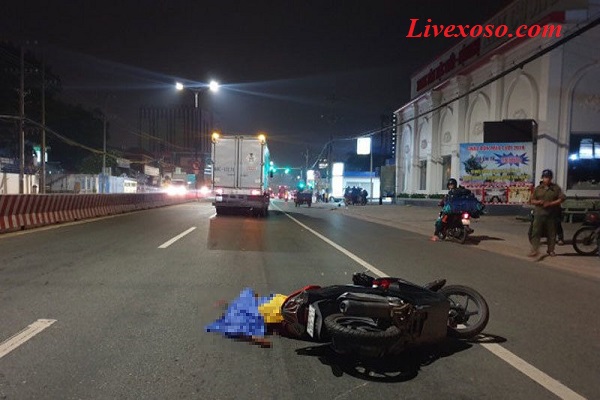 Va chạm với xe tải, nam thanh niên chết thảm lúc rạng sáng