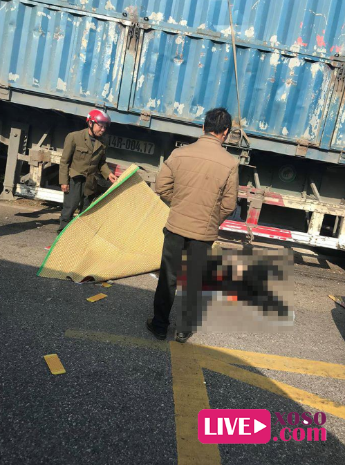 Va chạm ngã ra đường, người phụ nữ bị xe container cán tử vong