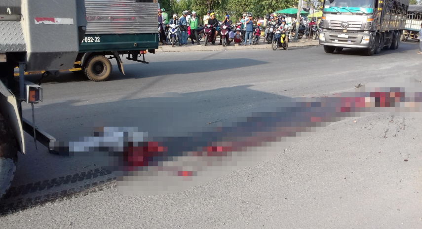 Biên Hòa: Va chạm với xe ben, nam thanh niên đứt nửa người 