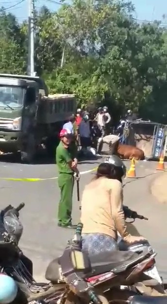 Đắk Nông: Lái xe ba gác chở bò tử vong sau va chạm xe ben