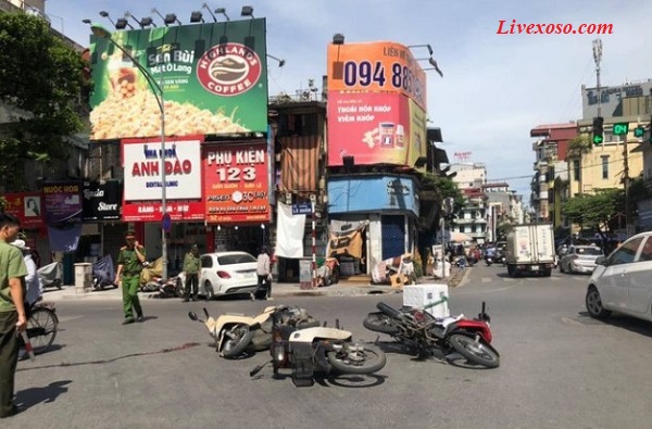 Hiện trường vụ tai nạn giao thông liên hoàn tại Cửa Nam - Hà Nội