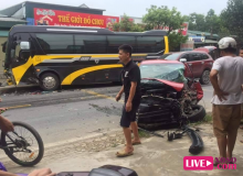 Xe con lấn làn tông trực diện đầu xe khách, tài xế bị thương nặng