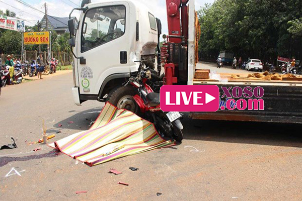 Đâm vào xe tải, nam thanh niên chết thảm