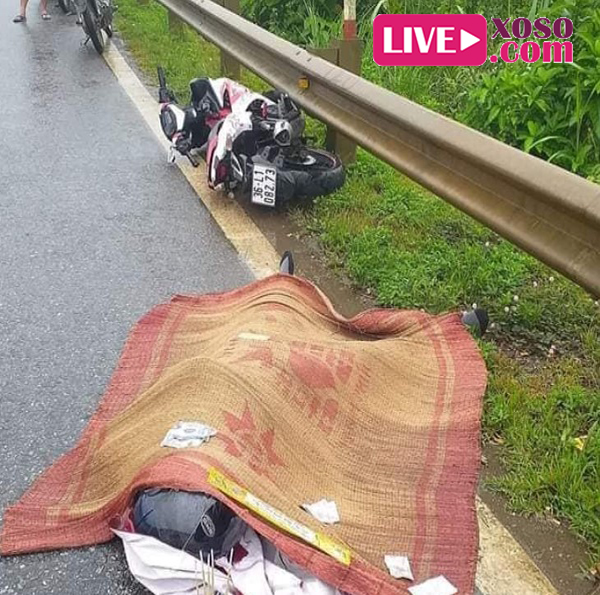 Va chạm quá mạnh khiến người đàn ông tử vong ngay tại chỗ, phương tiện hư hại nặng