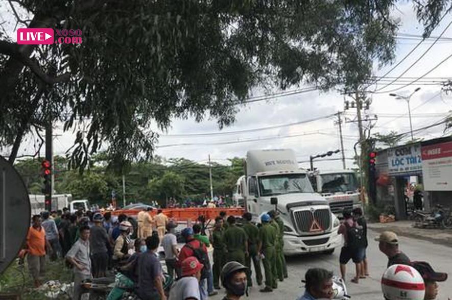 Công an khám nghiệm hiện trường