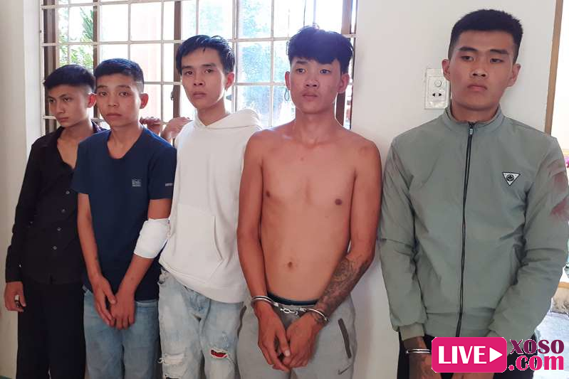 Nhóm côn đồ hành dung, đâm trung úy CSGT khi làm nhiệm vụ