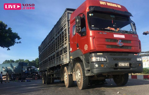 Va chạm với xe tải, 2 người trên xe mô tô tử vong tại chỗ